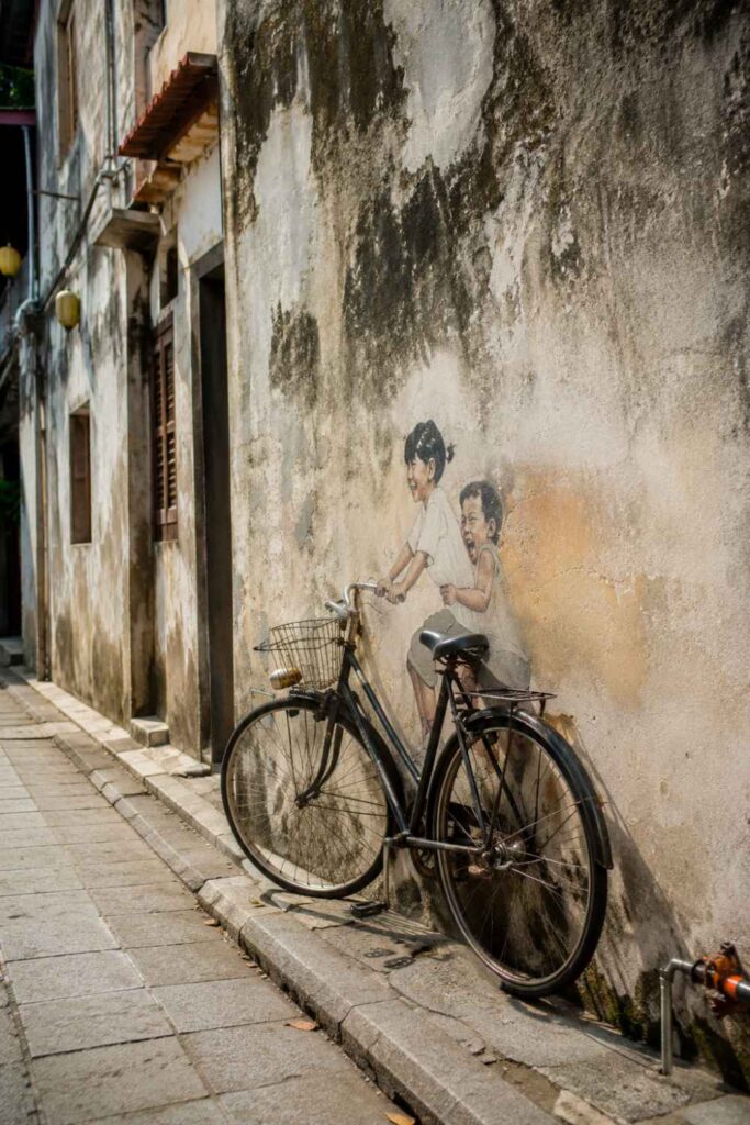 Best Things to Do in Malaysia for First-Time Visitors (Complete Guide) 2 Penang George Town street art mural of children on bicycle